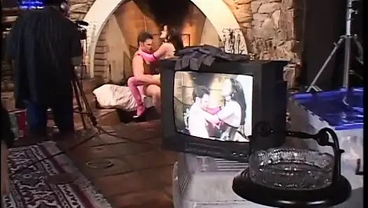 Kontol besar mengisap memek seksi menjilati memek