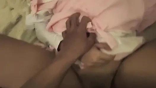 Kiraz pembesi hizmetçi