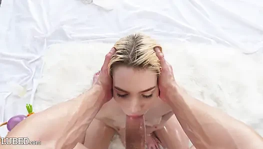 Frecher osterhasen ölt karotten und schwanz ein