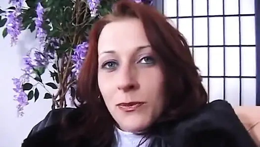 Cewek rambut merah dientot gaya doggy di ruangan casting bokep - pov