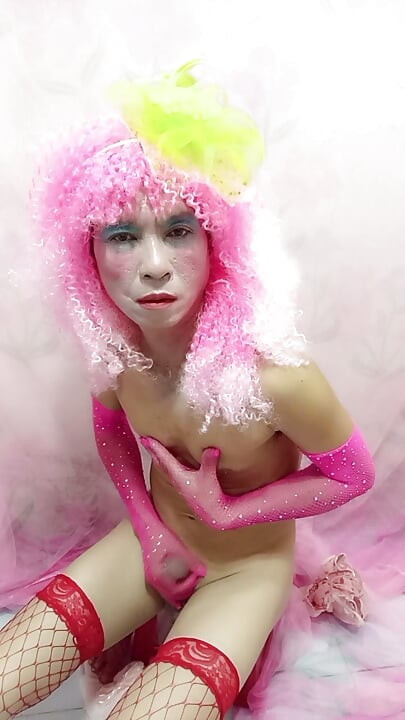 Oanh Le transgenre portant des vêtements sexy