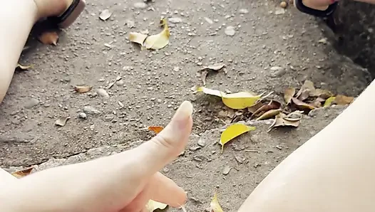 Gadis Kolombia Masturbasi Di Depan Umum Di Jalan