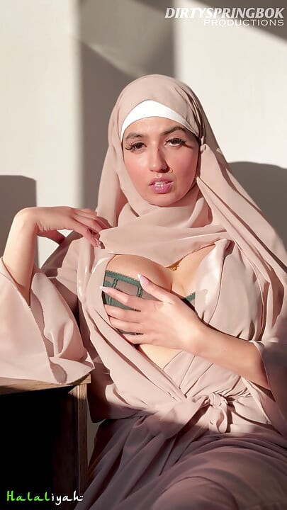 Aliyah si cewek berhijab ngasih kamu instruksi jilat sperma