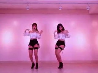 Горячая корейская девушка танцует, о, мой госпожа бездельничает