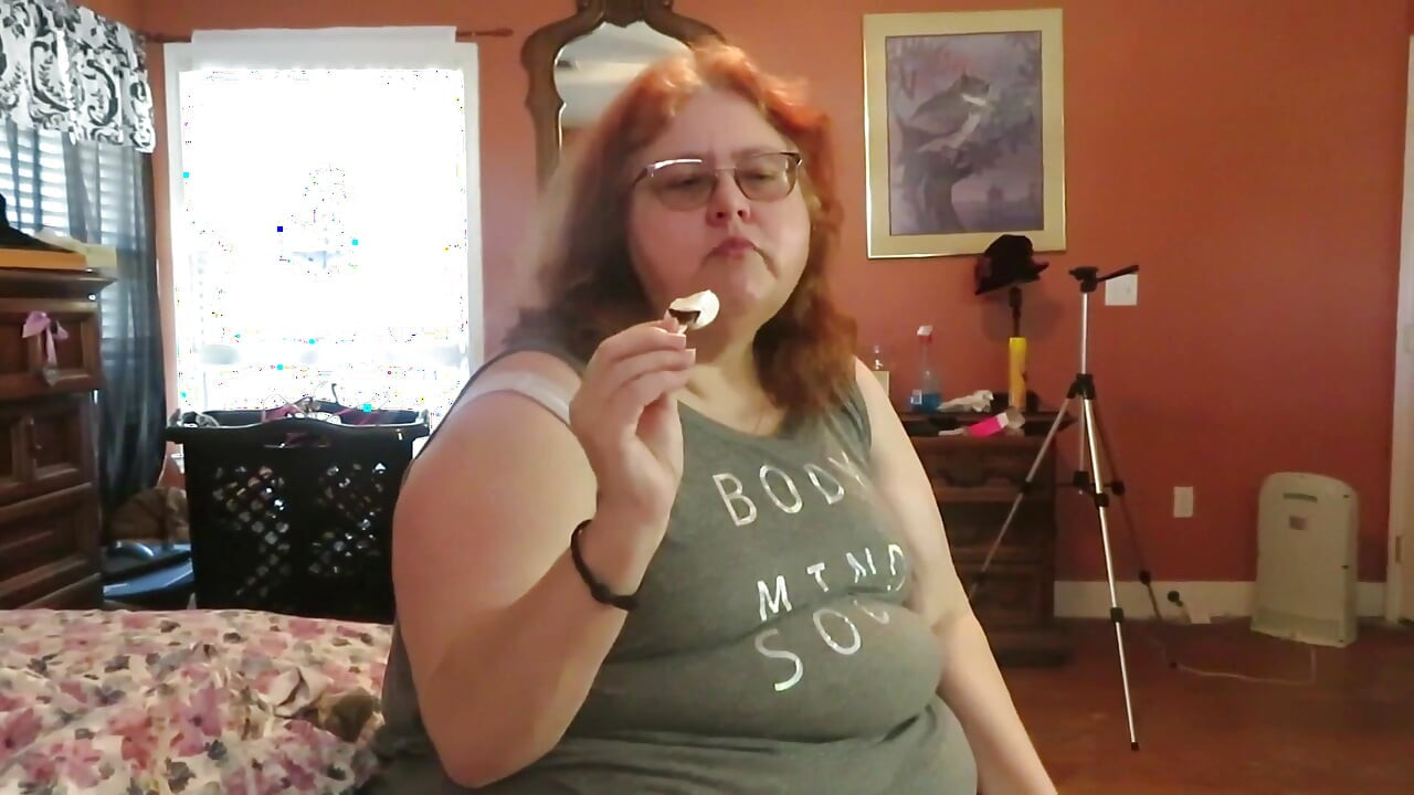 BBW nurse Vicki enjoys eatting a chocolate vanilla ice cream popsiscle