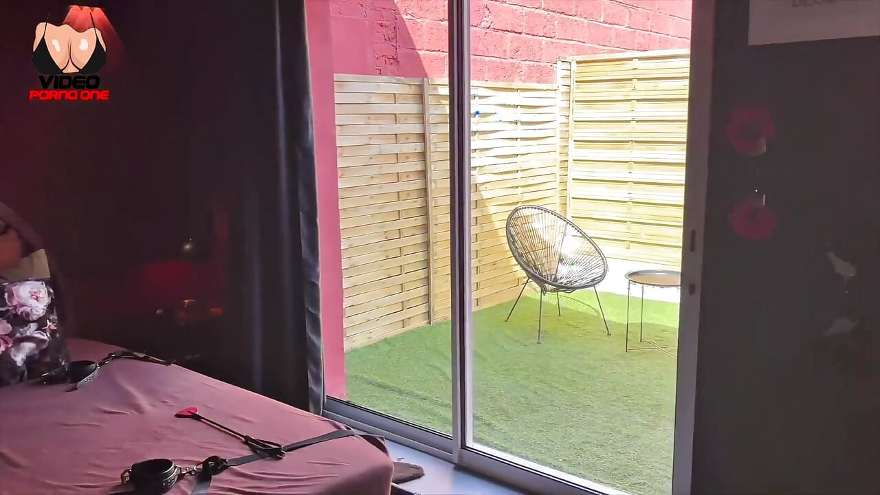 Ich Überrasche Heute Meinen Sporttrainer, Ich Bin Sein Submissiver, Er Wird Mich Ans Bett Binden