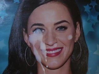 Cum hołd Katy Perry