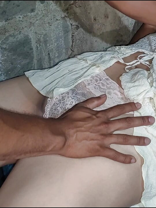 Virgin of +18 Rubs my Vaginal Lips and we end up having Sex in amateur homemade video.