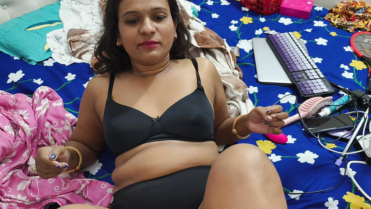 Desi Indian Marathi Kavita bhabhi enjoying desi romantic sex with brother in law