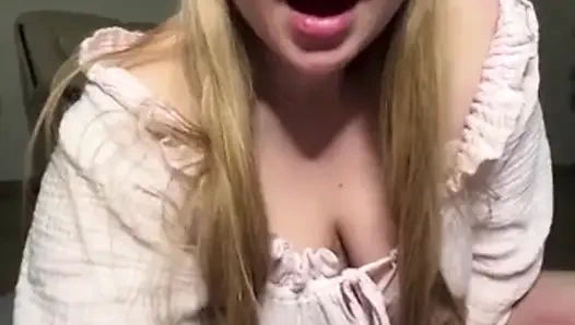 Jucielussie spielt mit lush in die muschi