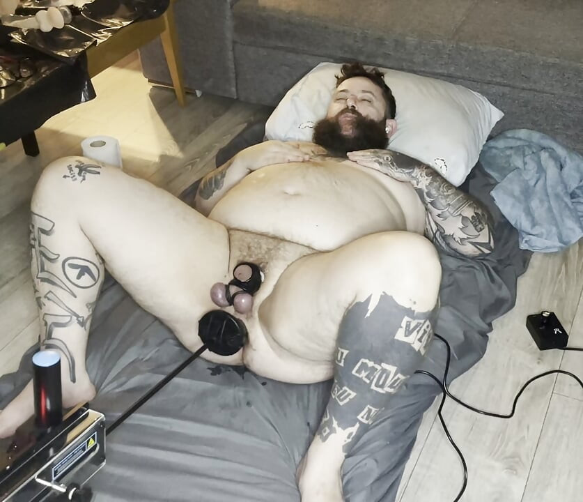Fuck machine fucks my big ass doggy style on the belly