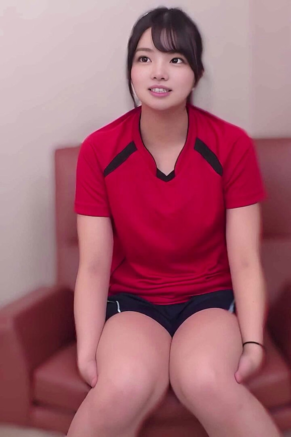Seorang gadis semok dari klub tenis yang kuat melakukan pekerjaan paruh waktu rahasia. besar cewek ini dipijat dengan nikmat