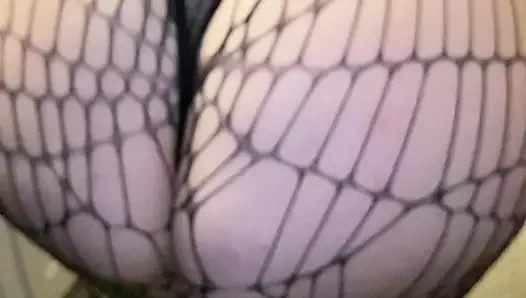 İri güzel kadın koca beyaz götünü sallıyor