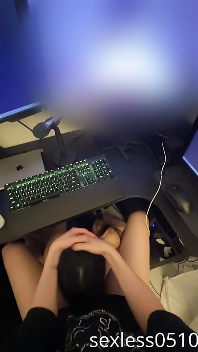 [Beginner] Masturbating Using the Mouth of a Meat Onahole While Watching AV