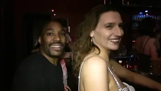 Tante seksi jerman digilir sama banyak kontol di pesta seks liar