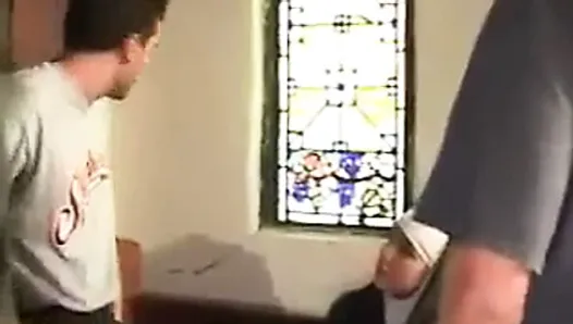 Jovem freira sodomizada fodida na igreja