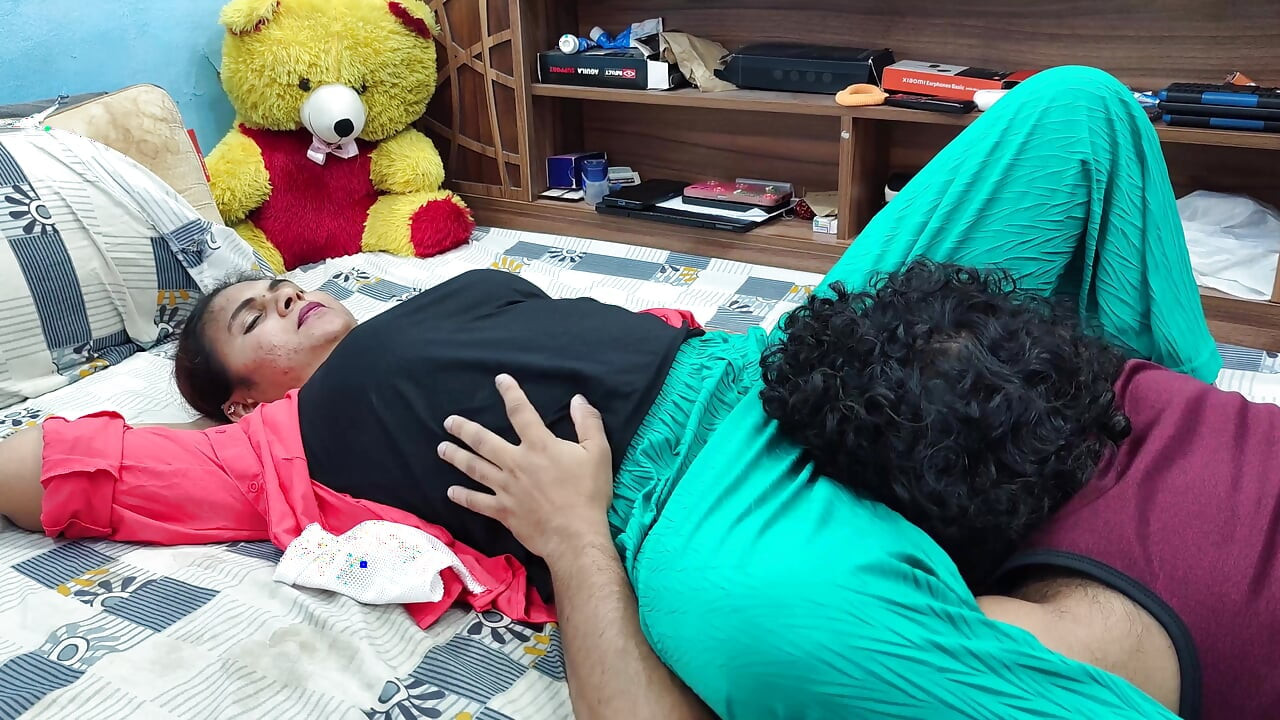 보지 키스와 허벅지 키스 팔라자와 티셔츠