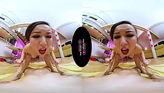 Merayakan Tahun Baru Cina dengan Threesome Liar - VR