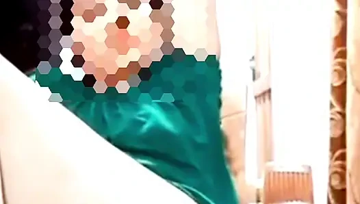 Üvey kız kardeşim görüntülü görüşmede amını gösteriyor