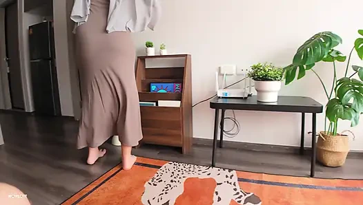 Stiefmutter mit großem rundem arsch hat versehentlich meine morgenlatte erwischt