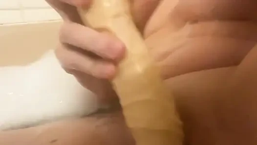Трах сисеек в ванне, раздвигает мою задницу и трахается