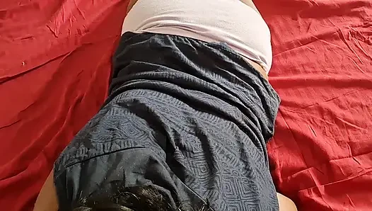 Güzel büyük memeli yıldızının birine ihtiyacı var