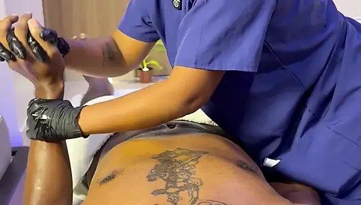 Amatör spa masajı seansı - gerçek çift ırklararası mutlu son [dikey 4k]