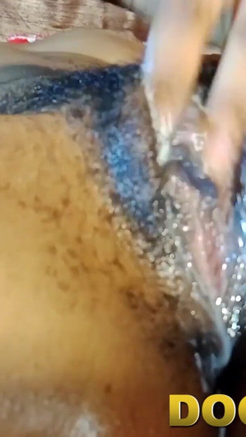 Emotivni trenutak iz "SQUIRTING ANG FINGERING TO"