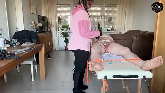 DomLady Mia SlaveOfM Hell of Pain Peitschen CBT und Schwanzstrafe mit Strom und fiesen Klammern - Teil 5