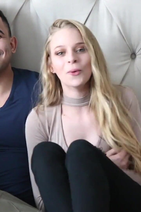 Büyük yaraklı sporcu Benji Bastian sarışın Sarah'ı pazar günü sikiyor