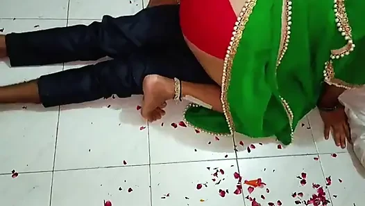 Pacar Komal duduk di baju saudara ipar dan mulai berteriak, kakak ipar, kau ingin melihat penismu.