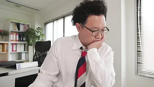 Holy Water Bukkake kadın patron. Islak durumdayım ve sert geldim. Bölüm 1