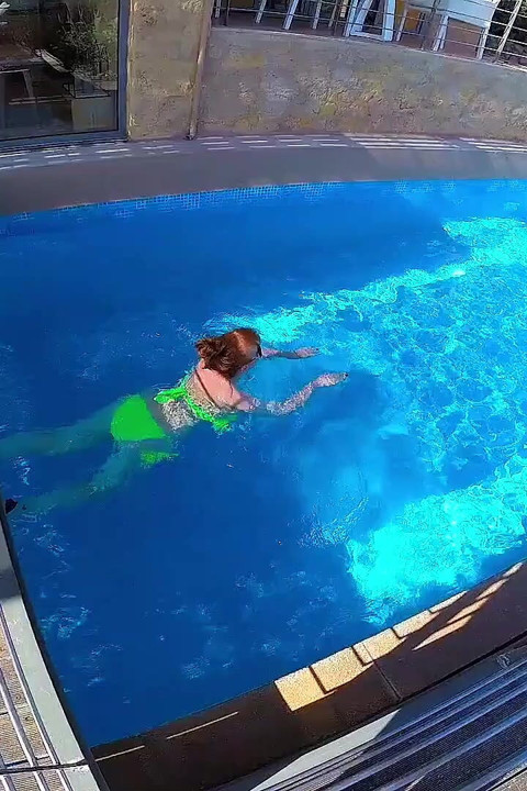 Poolside POV!