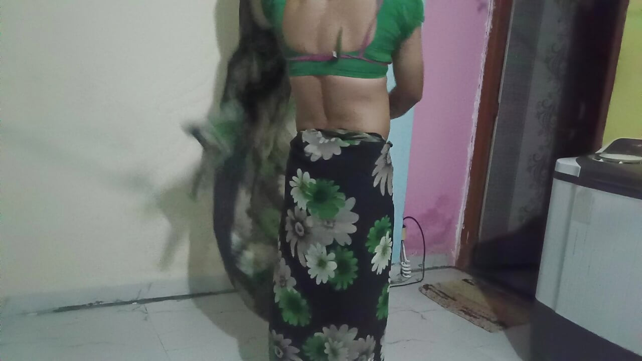 Maine apni wife ke kapde pahan kar dance Kiya