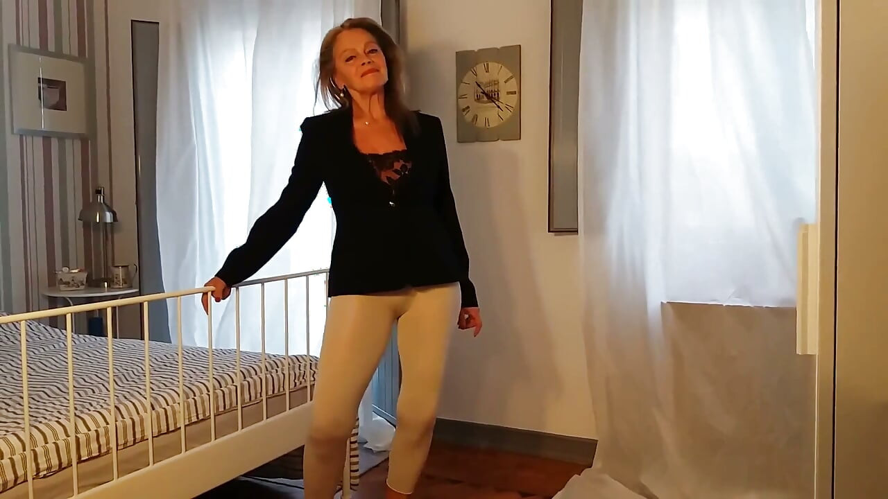 Grandma Is Wearing Tight Leggings!