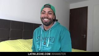 L&#39;atletico latino nero fa un pompino caldo per soldi