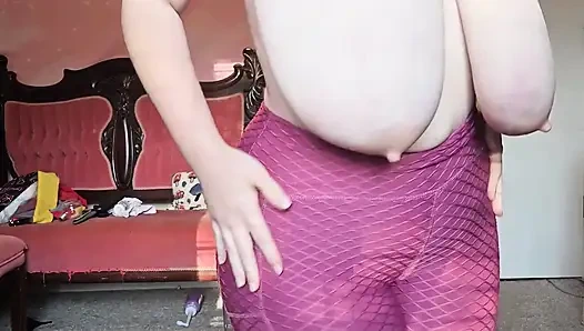 Tubuh berlumur minyak dan legging menggoda