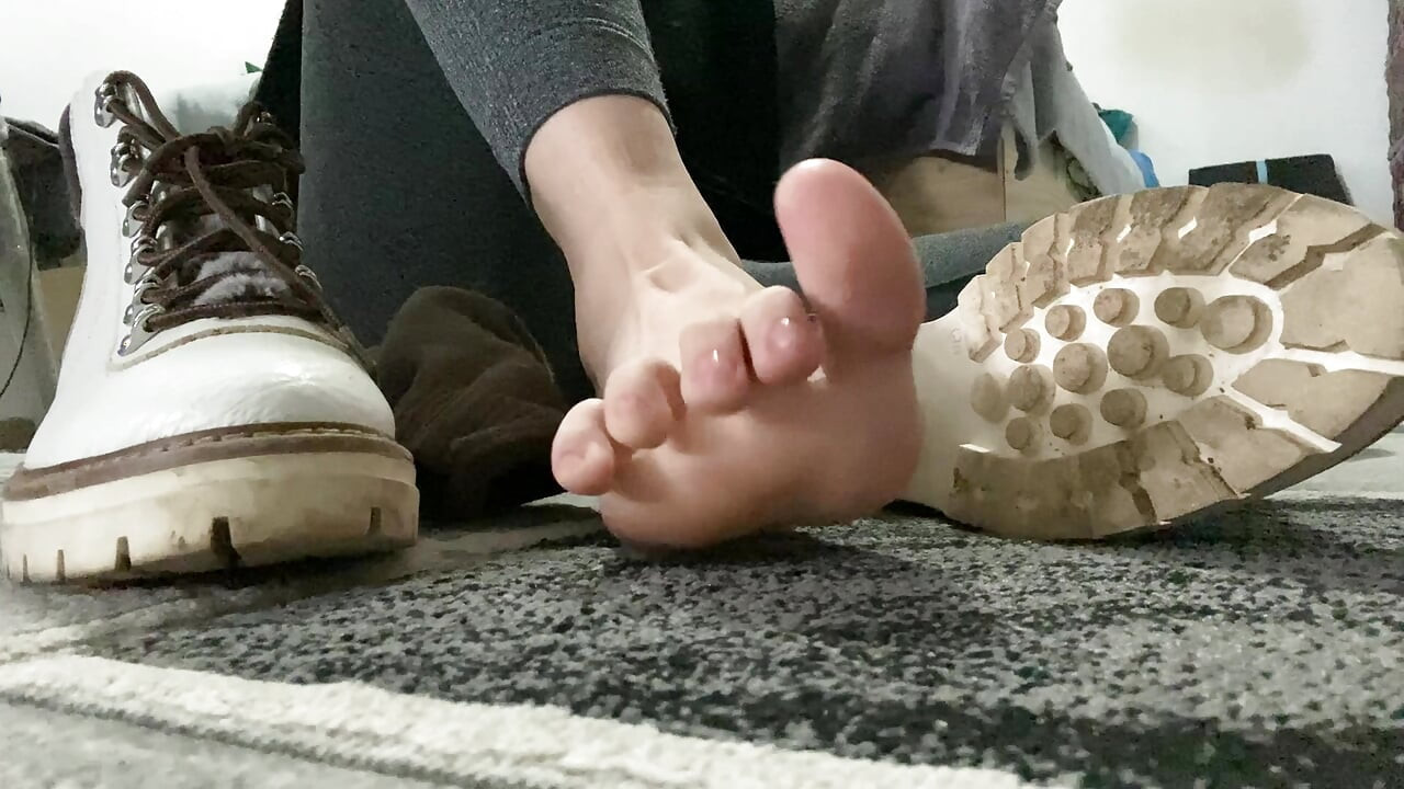 Büdös lábak és lábujjak BOOTS-ban járás után