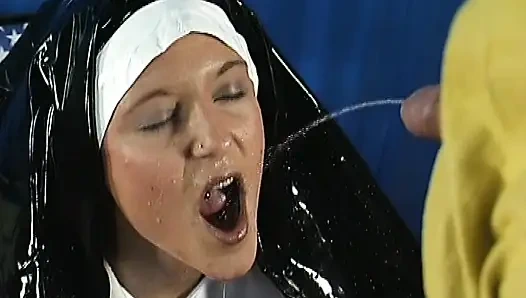 Pissende deutsche nonne zeigt ihre affinität mit ihrem fiesen liebhaber