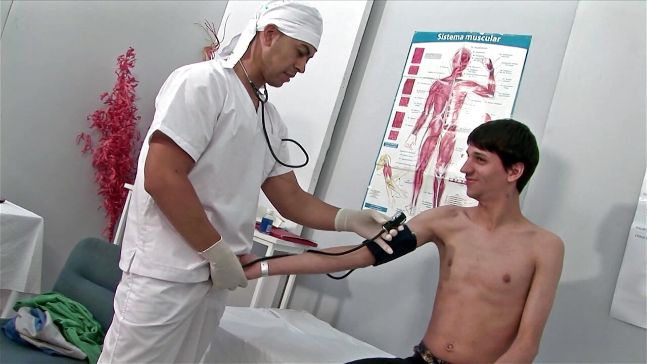 医生, 我想我是同性恋! 他有点乱搞他的屁股, 他很喜欢!