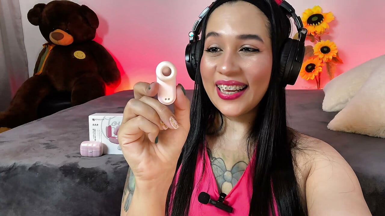 用我的新款BEYOURLOVER EARPOD做阴蒂自慰，通过震动带来多次高潮。