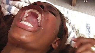 Une black a sa première baise hardcore