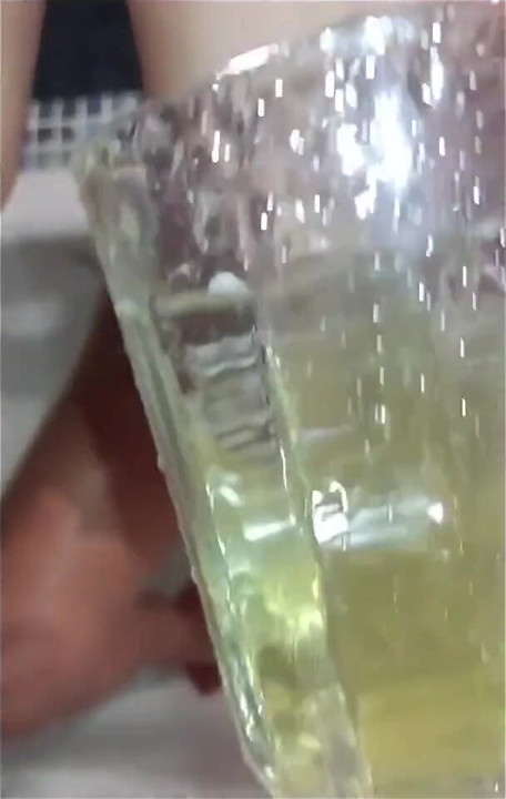 मेरे स्तनों पर पेशाब डालना