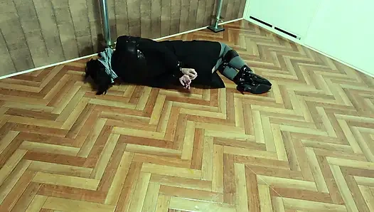 Die anvisierte Bürofrau wurde mit Klebeband gefesselt