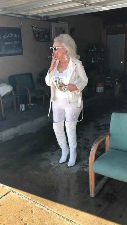 White leather smoker