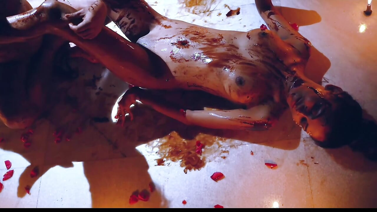 Soteli ki birthday me cake lga lga kar choda