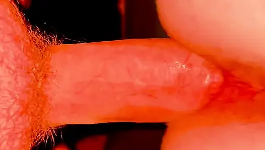 Seksi ayaklı ateşli evli kızıl saçlı kadın arkadan büyük bir büyük zenci alıyor.
