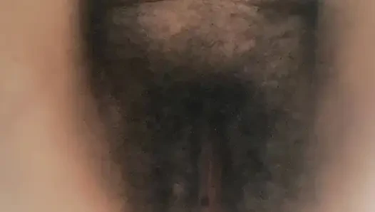 Ibu tiri yang hot dan basah lagi asik muasin memeknya sambil membayangkan dientot kayak pelacur