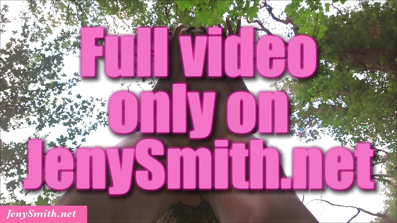 हॉट milf(चोदने लायक मम्मी) jeny Smit गांड चुदाई वाले डिल्डो के साथ जंगल में आउटडोर हस्तमैथुन करती है