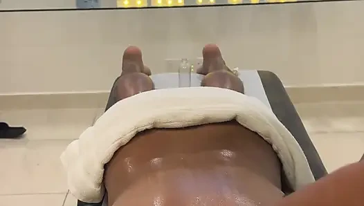 Leyne Rodriguez: heiße latina in Massage-uniform gibt eine intensive eingeölte session